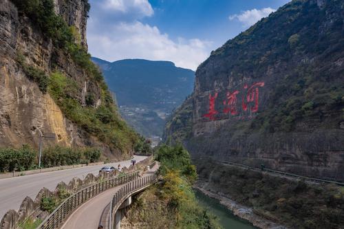 第十三届遵义文化旅游产业发展大会新闻发布会暨酒旅融合产品推介会在遵义文化中心隆重举行